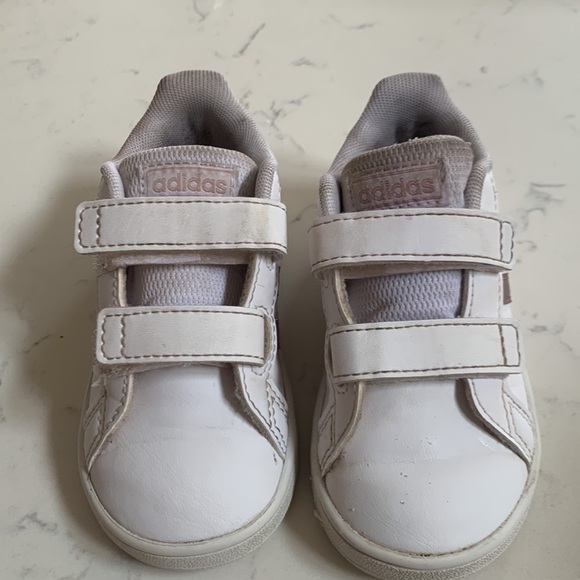 Girls Adidas - Picture 2 of 7